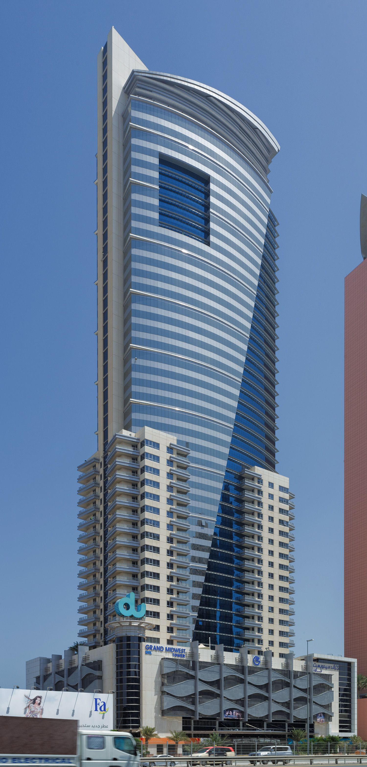 Al Salam Tecom Tower, Dubai - View across Sheikh Zayed Road. © Mathias Beinling